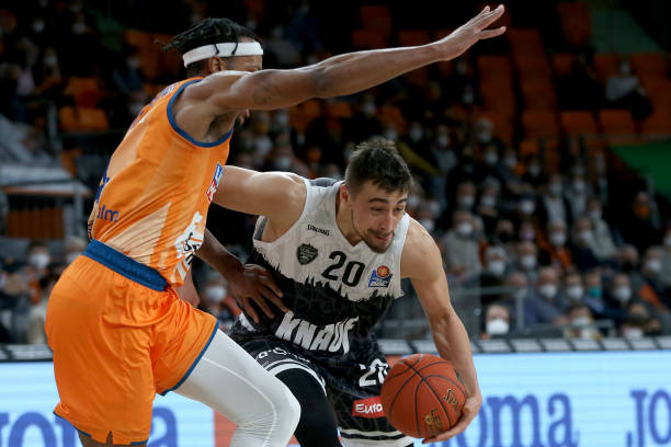 中卫之一 中卫之一