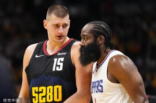 露出一名足 露出一名足