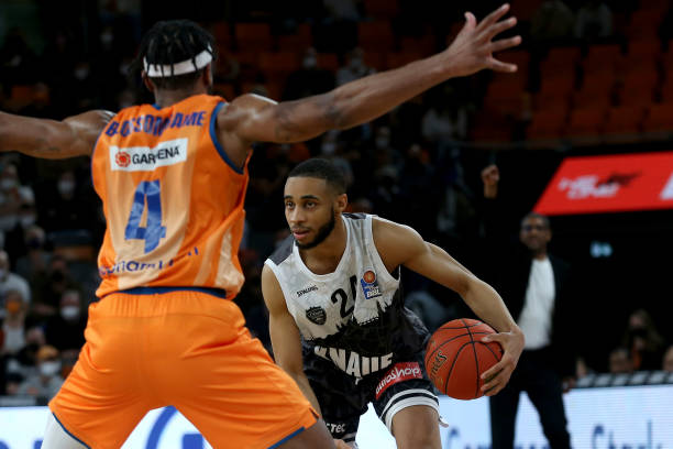 防守反击中 防守反击中