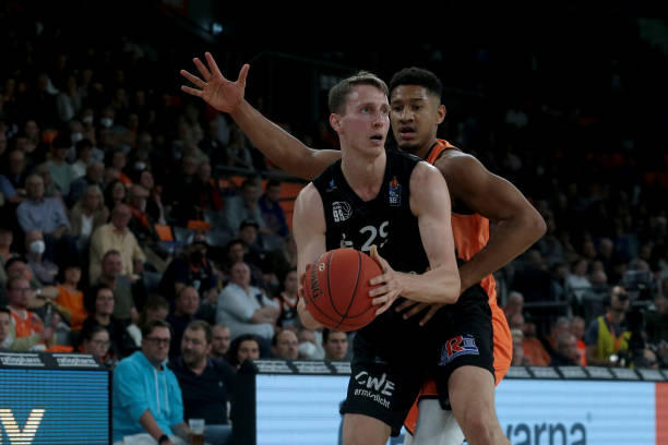 更多球迷的 更多球迷的