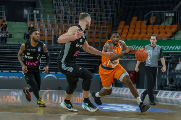 前场反抢成 前场反抢成